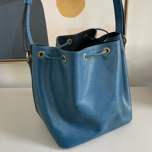 Louis Vuitton LV Authentic Blue Epi Petit Noe Shoulder Leather Bucket Bag - Picture 2 of 15
